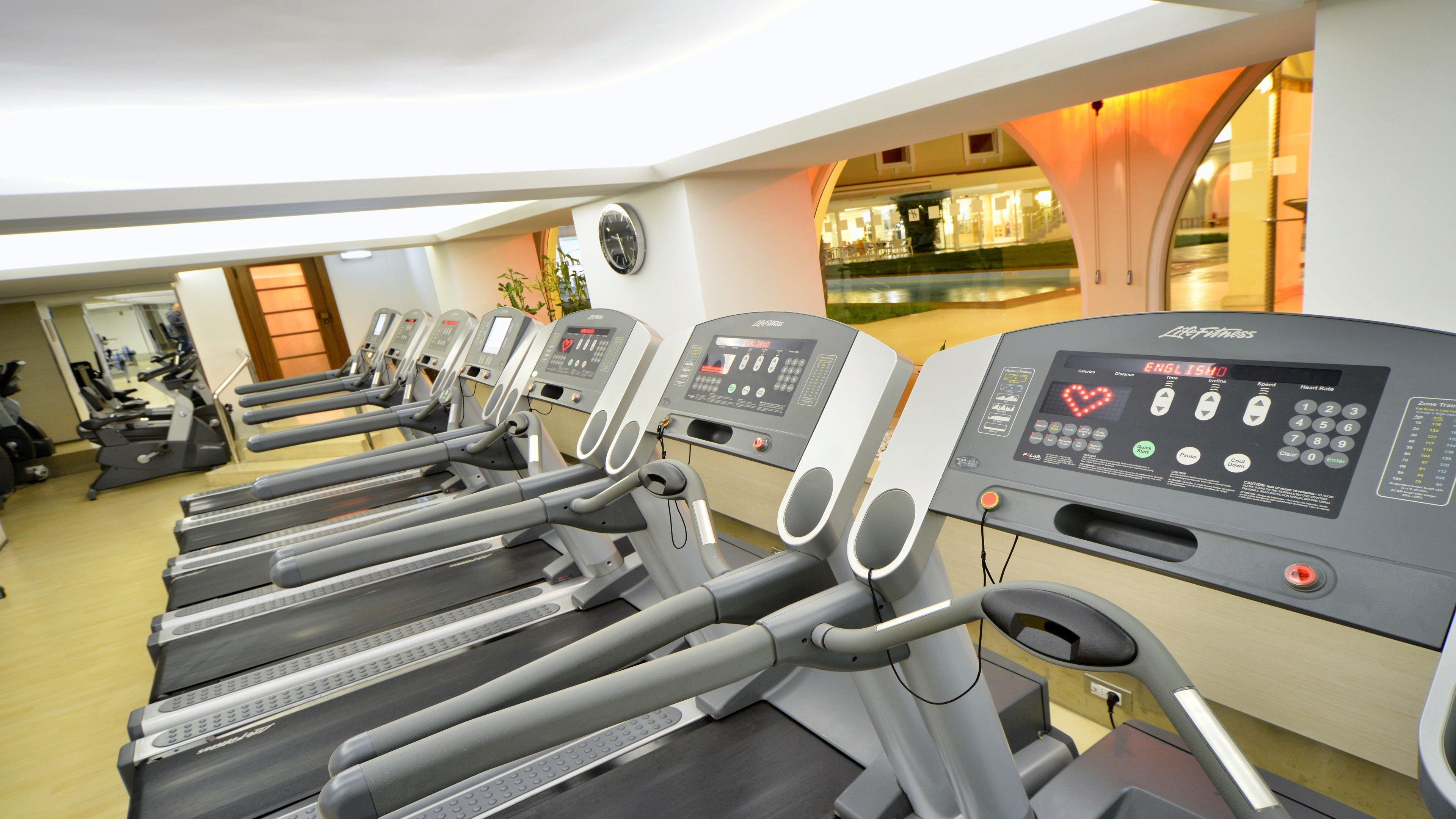 Holiday Inn Istanbul City By Ihg Kültér fotó A row of treadmills