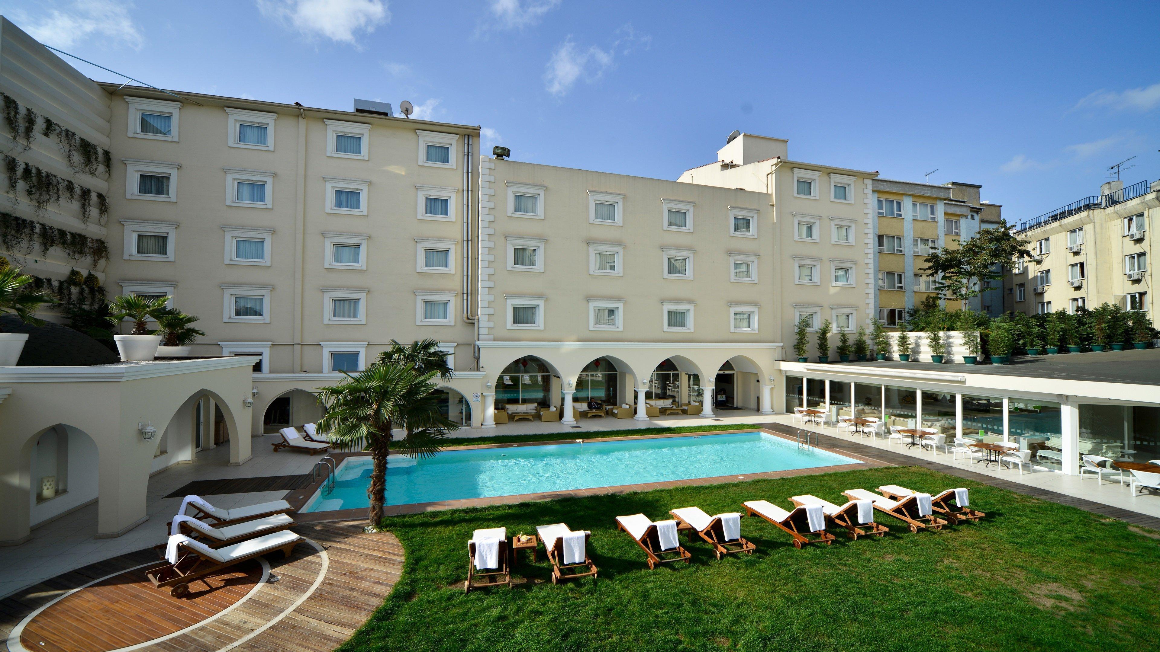 Holiday Inn Istanbul City By Ihg Kültér fotó The hotel's pool