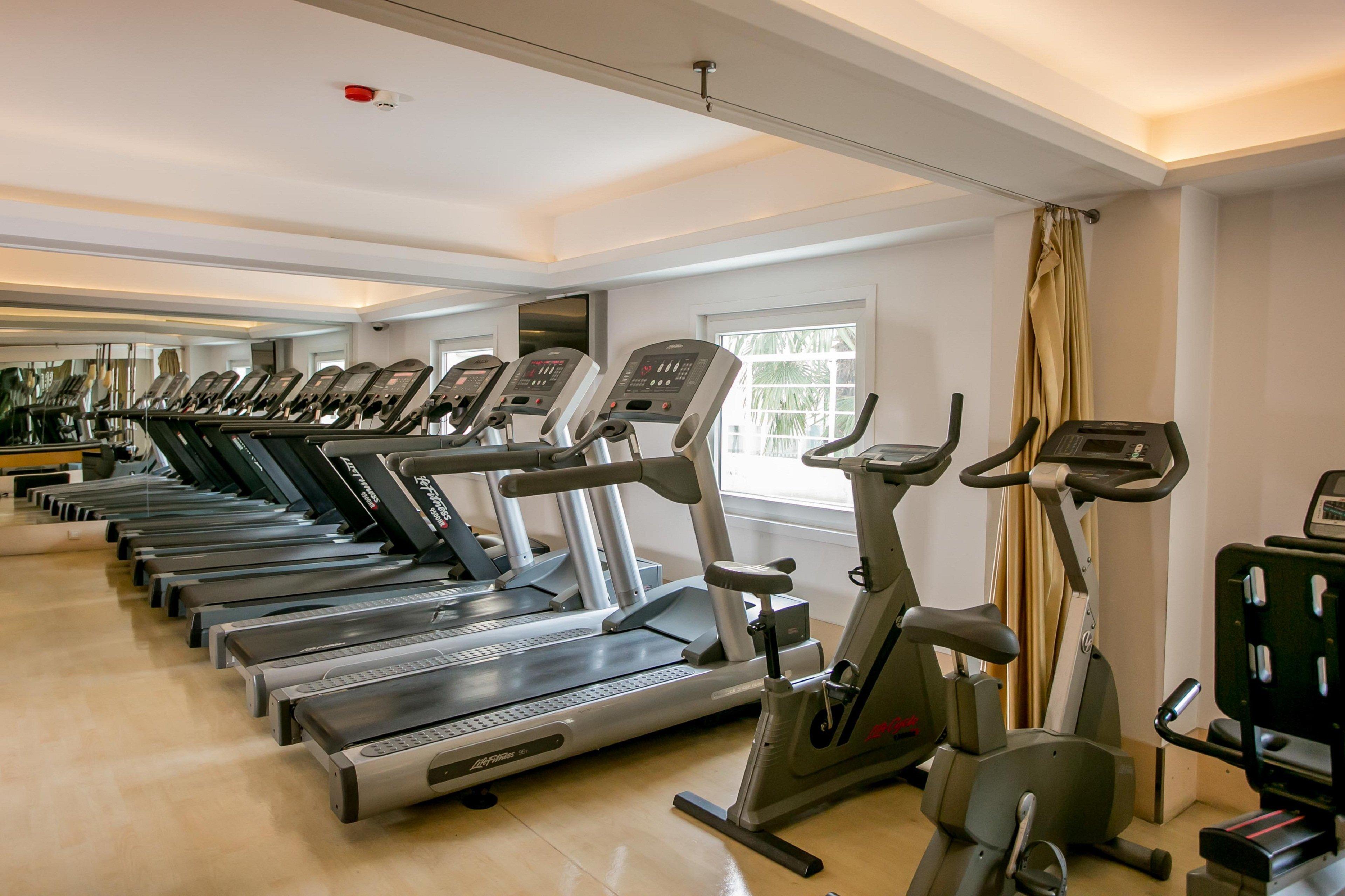Holiday Inn Istanbul City By Ihg Kültér fotó The gym at the hotel