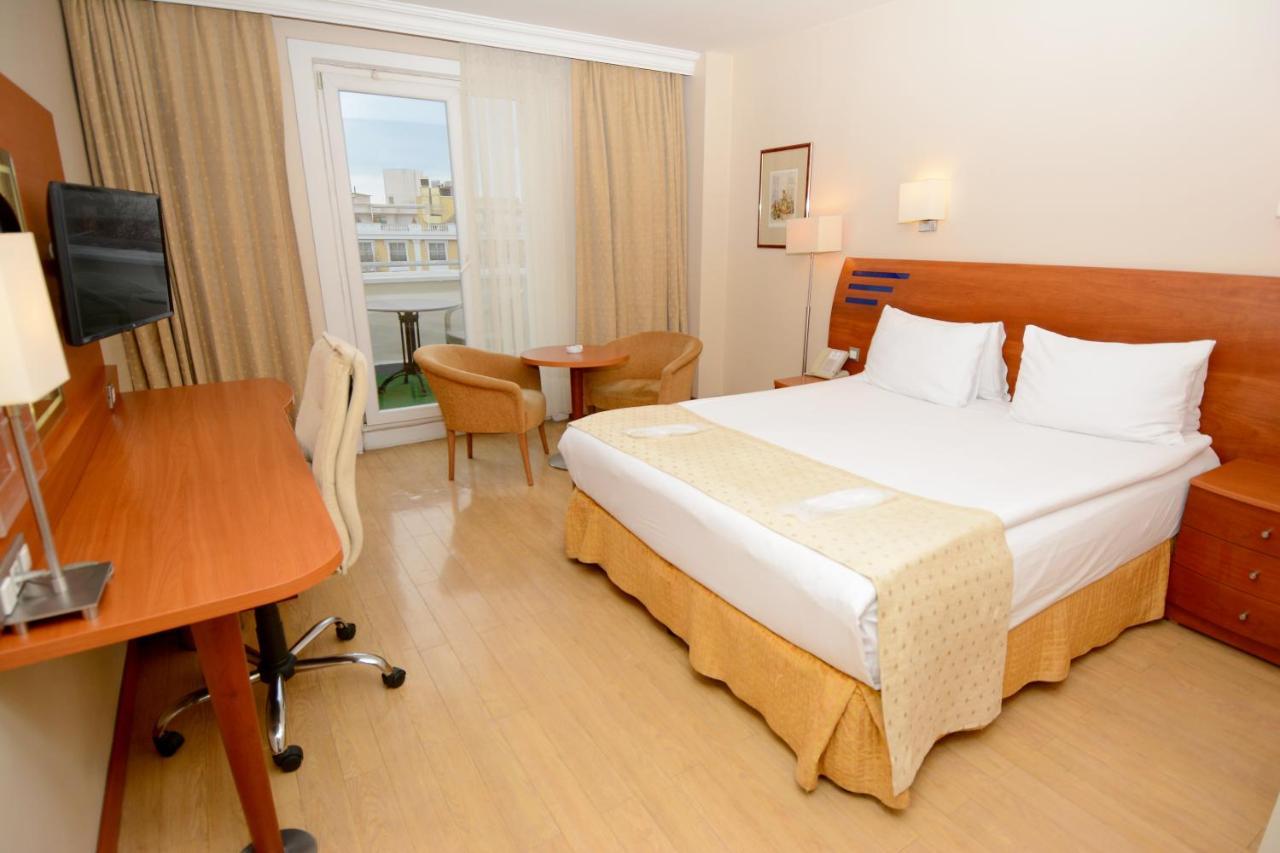 Holiday Inn Istanbul City By Ihg Kültér fotó A typical hotel room