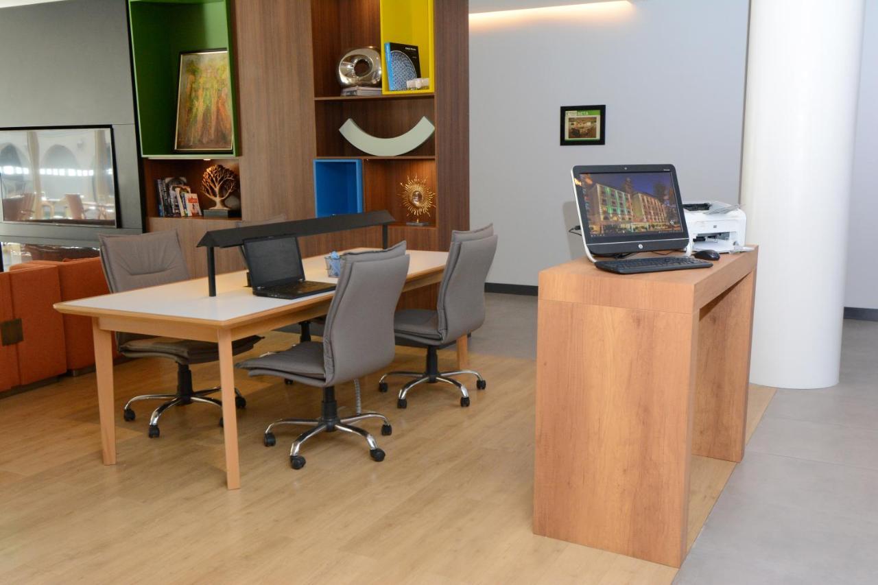 Holiday Inn Istanbul City By Ihg Kültér fotó The Business Center at the airport