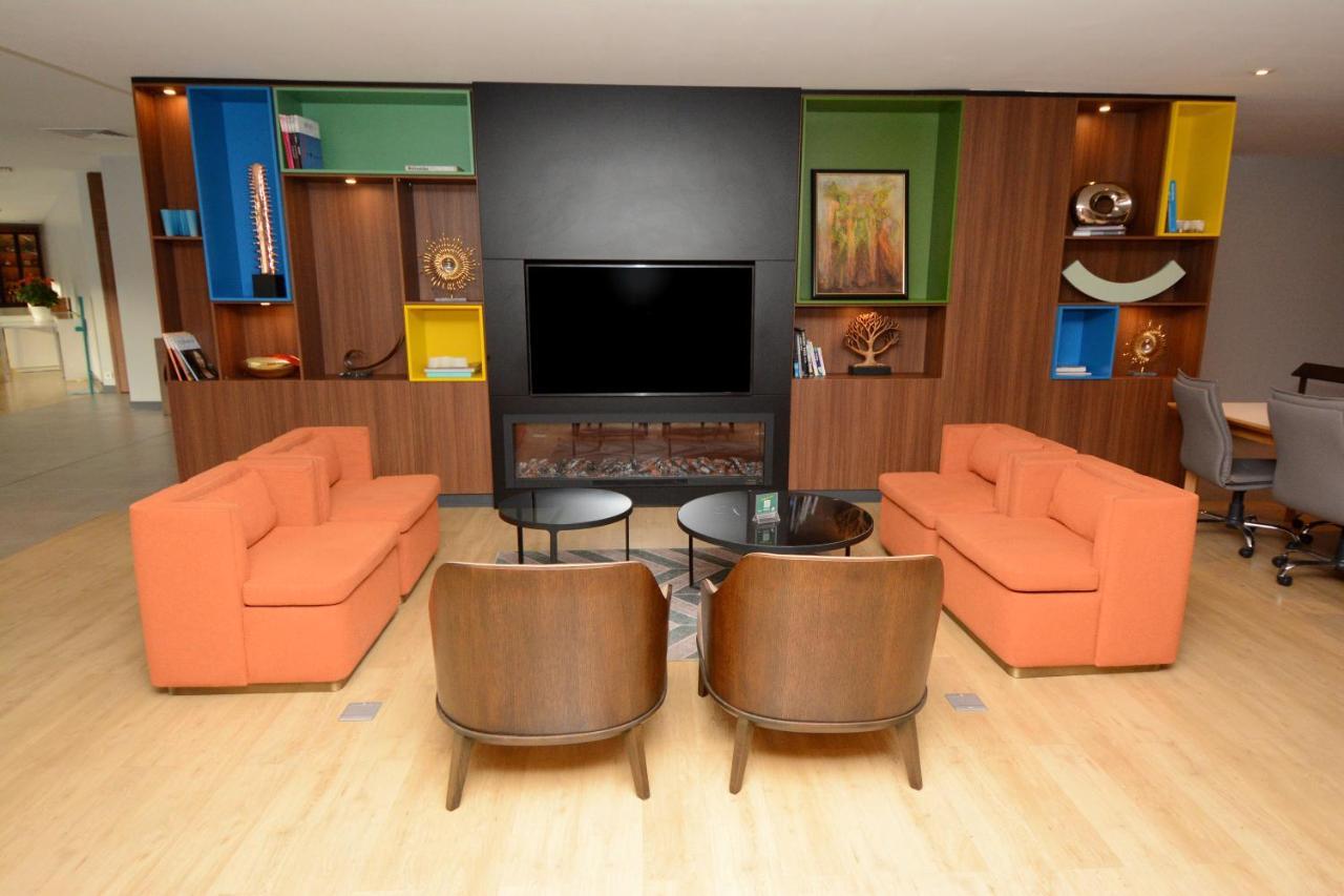 Holiday Inn Istanbul City By Ihg Kültér fotó The 2012 renovation of the lounge