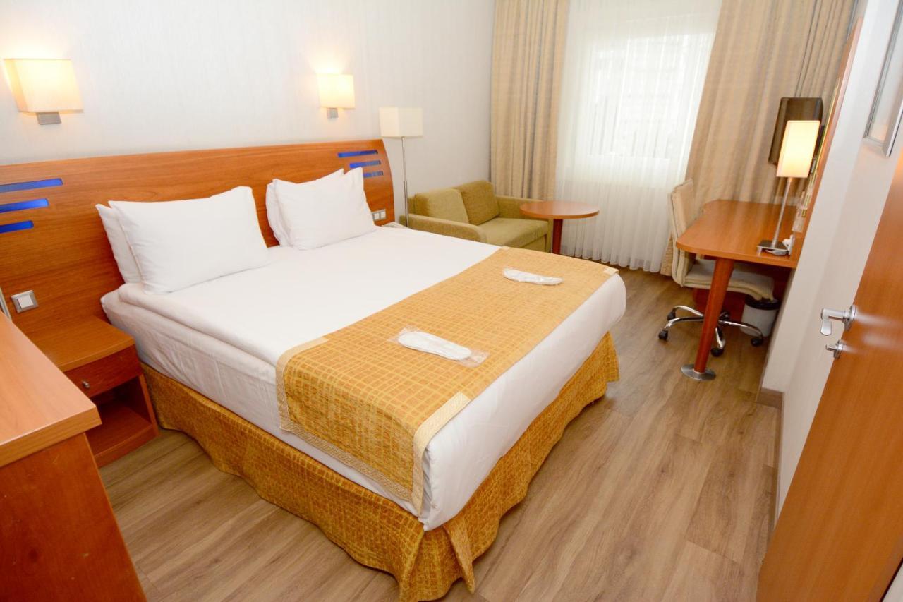 Holiday Inn Istanbul City By Ihg Kültér fotó A room at the hotel