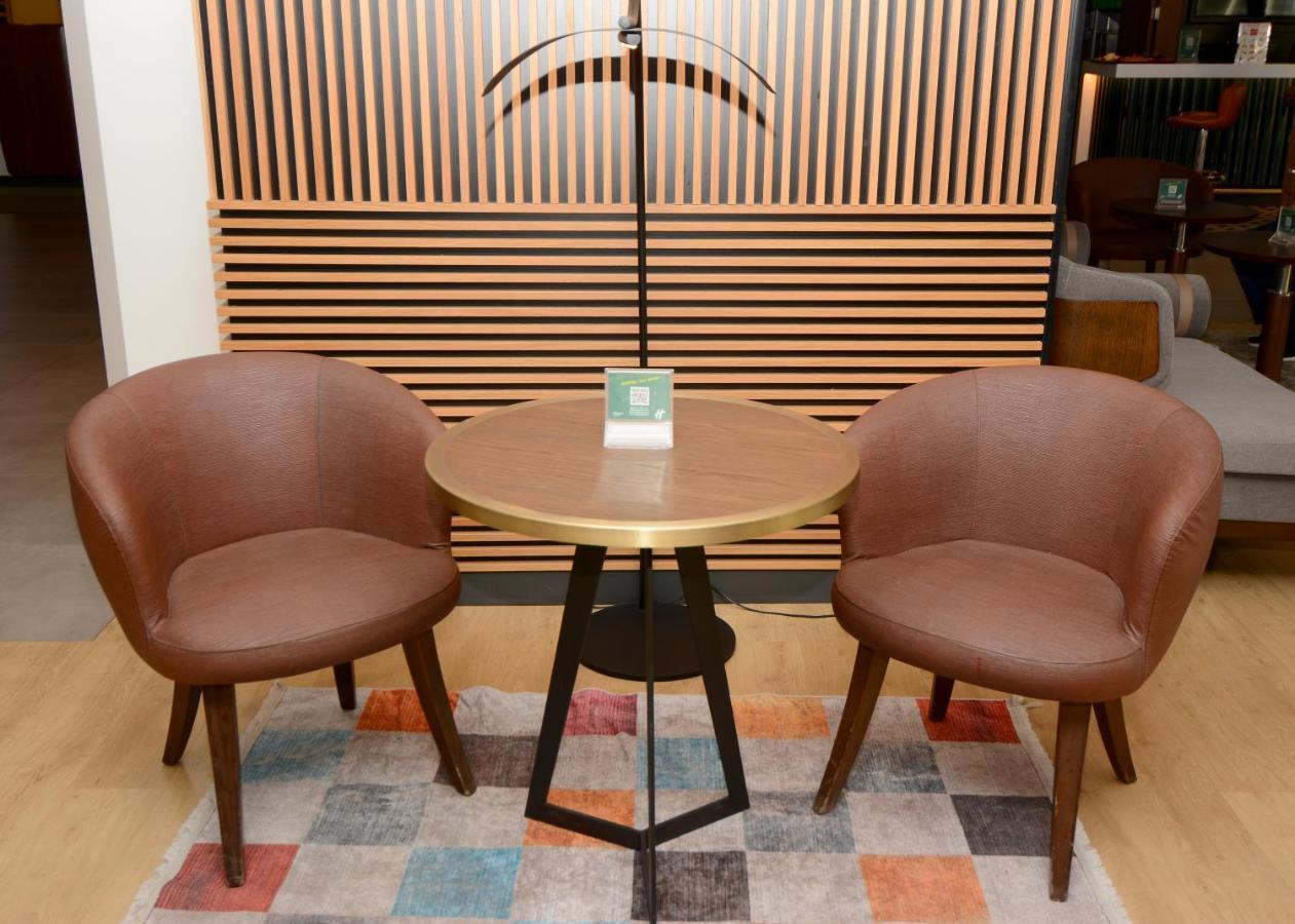 Holiday Inn Istanbul City By Ihg Kültér fotó A pair of chairs and a table