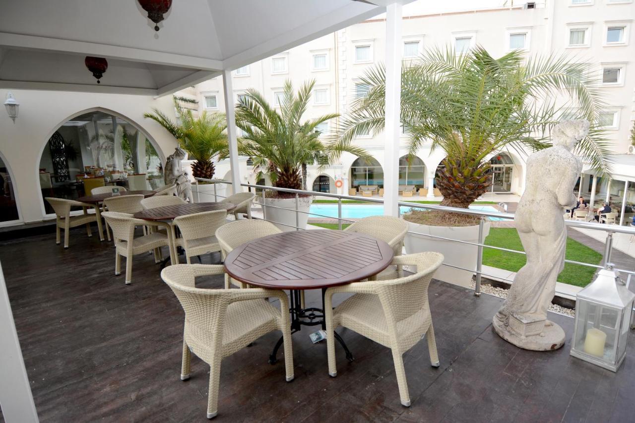 Holiday Inn Istanbul City By Ihg Kültér fotó Hotel's patio