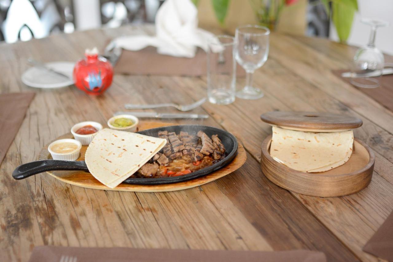 Holiday Inn Istanbul City By Ihg Kültér fotó A steak fajita