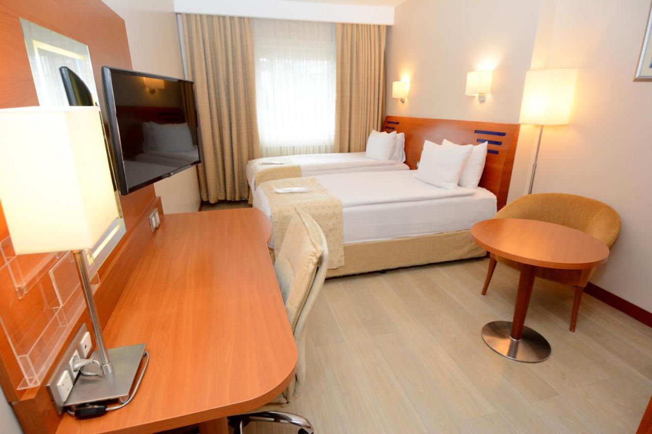 Holiday Inn Istanbul City By Ihg Kültér fotó A room at the hotel
