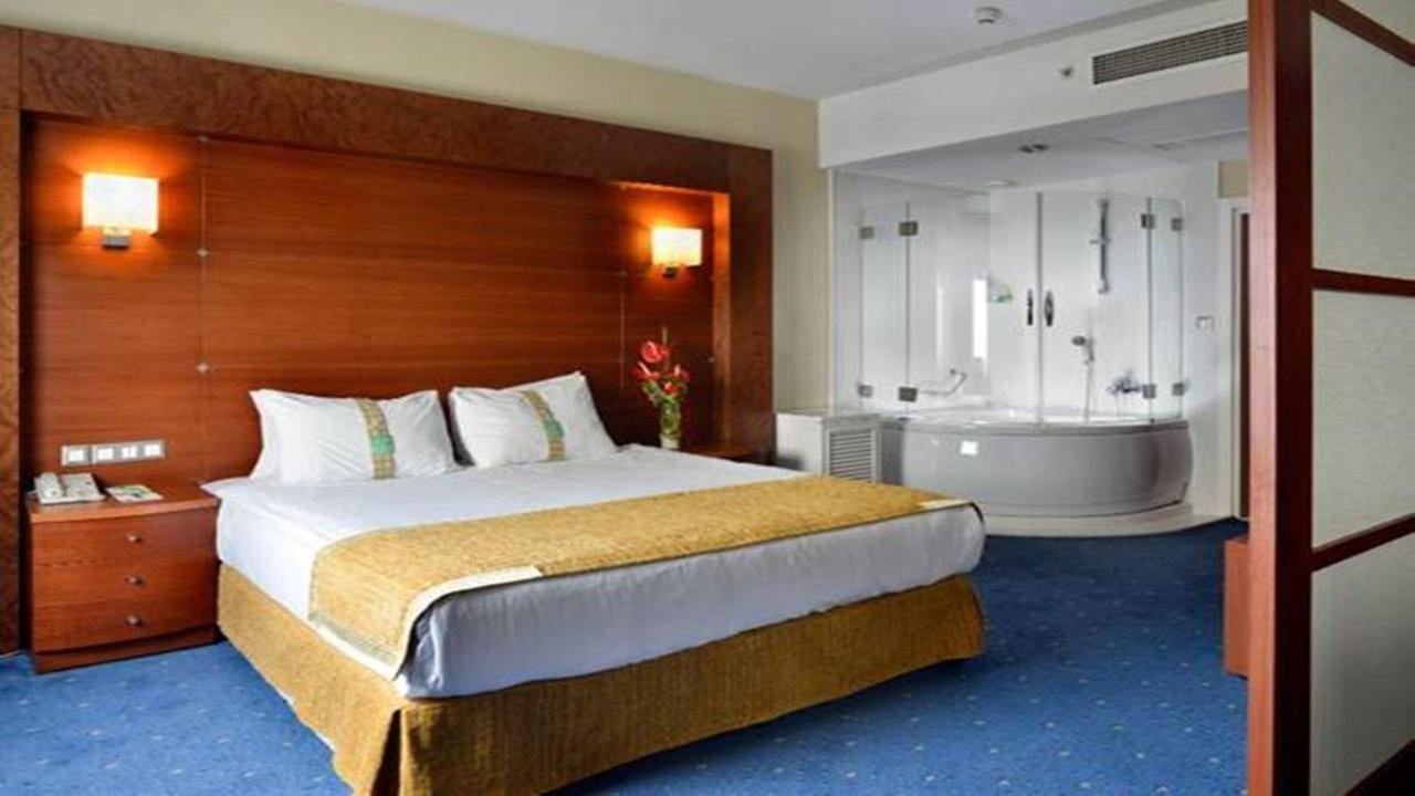 Holiday Inn Istanbul City By Ihg Kültér fotó Suite