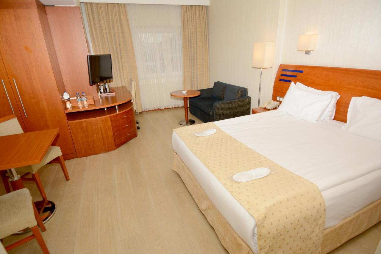 Holiday Inn Istanbul City By Ihg Kültér fotó A room at the Dan Hotel